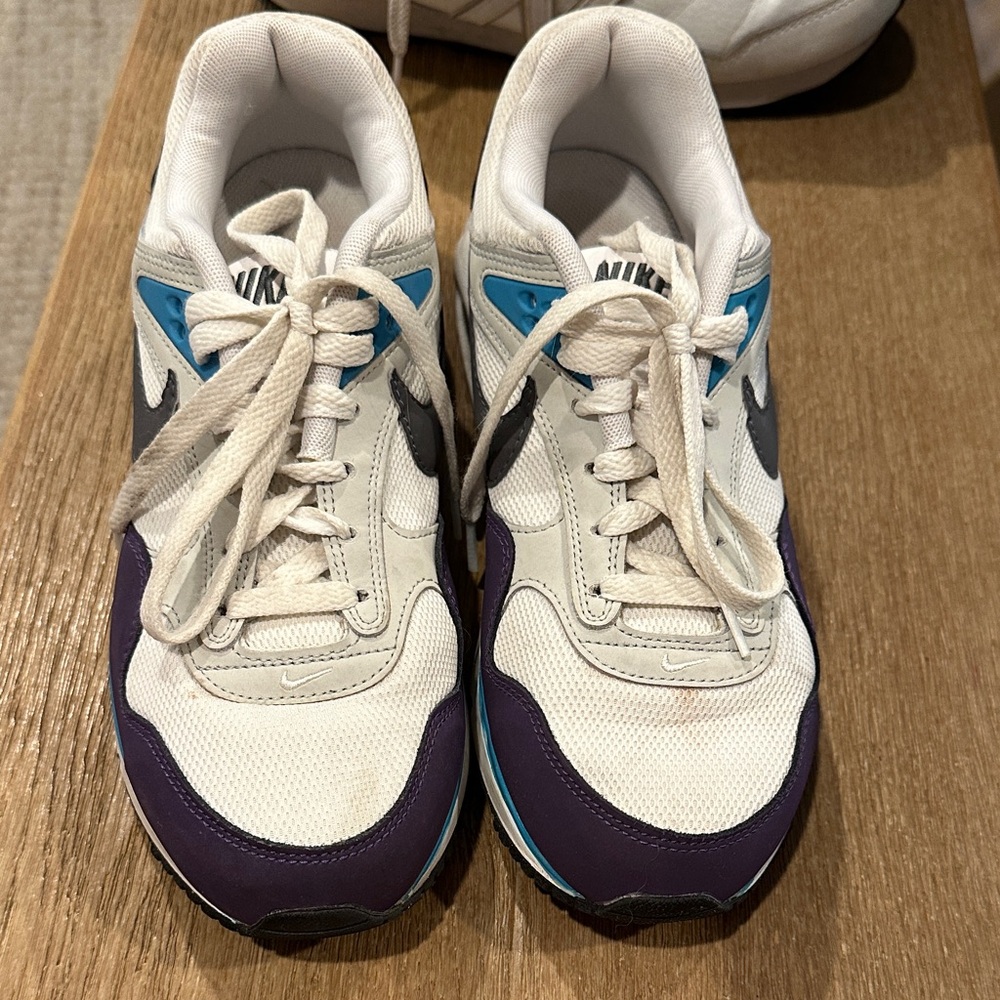 Nike White and Purple Shoes with Blue Highlights